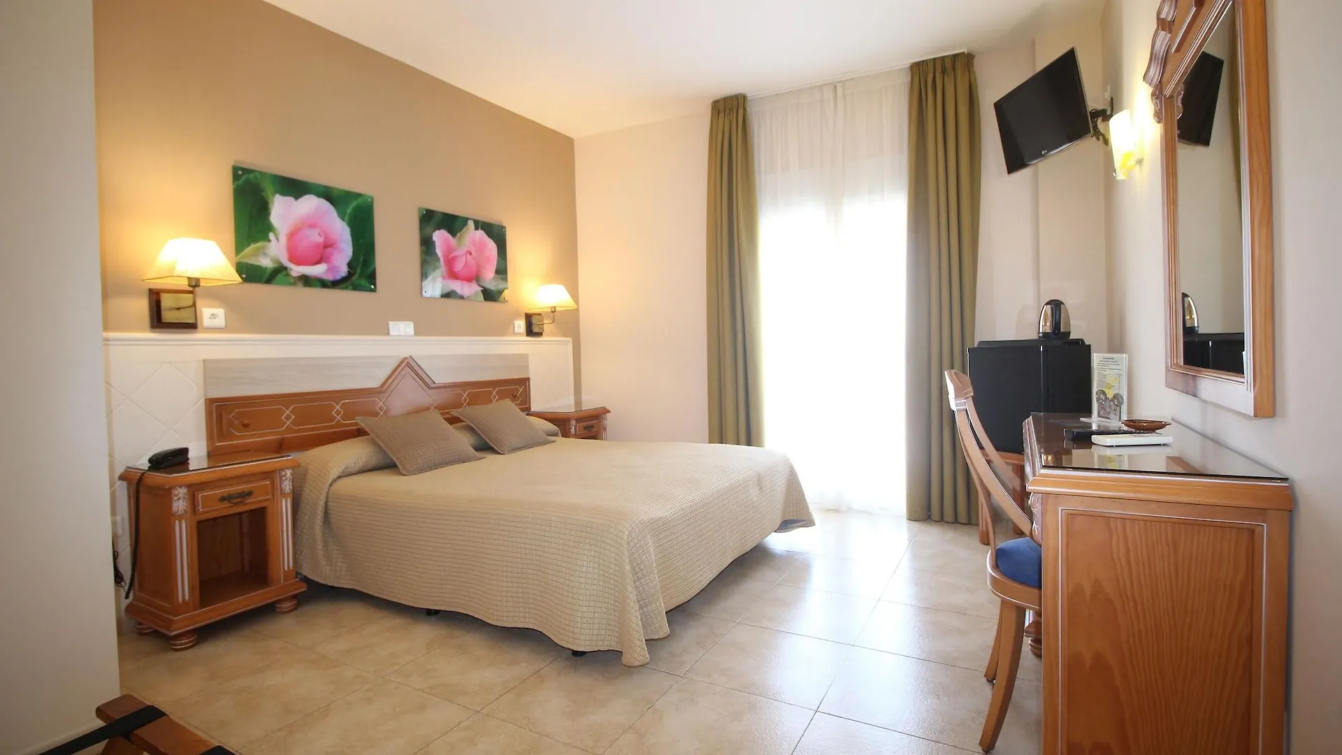 Hotel Puerta del Mar Nerja 3*,  Spagna