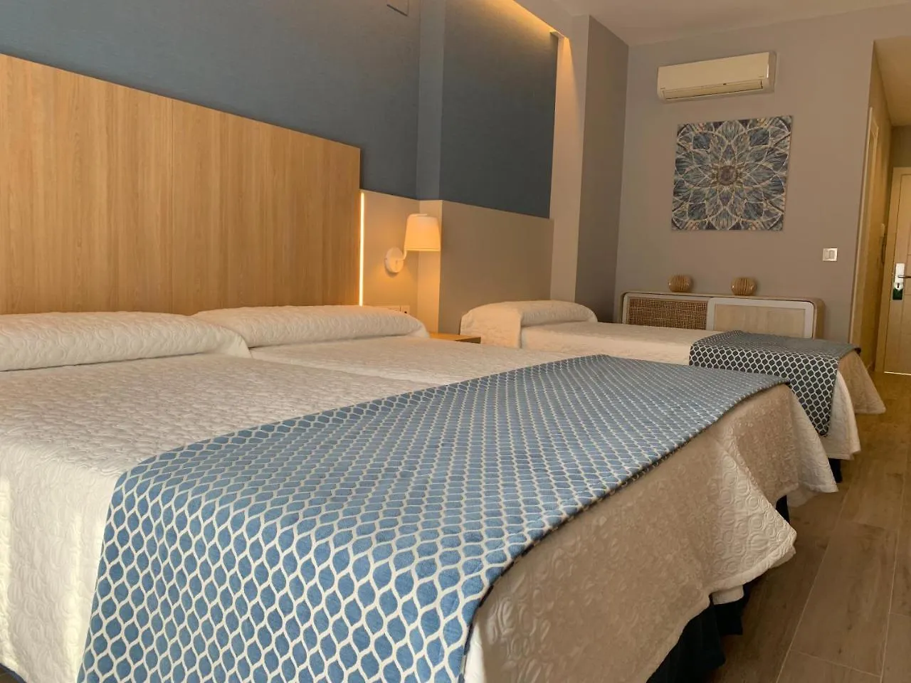 Hotel Puerta del Mar Nerja 3*,